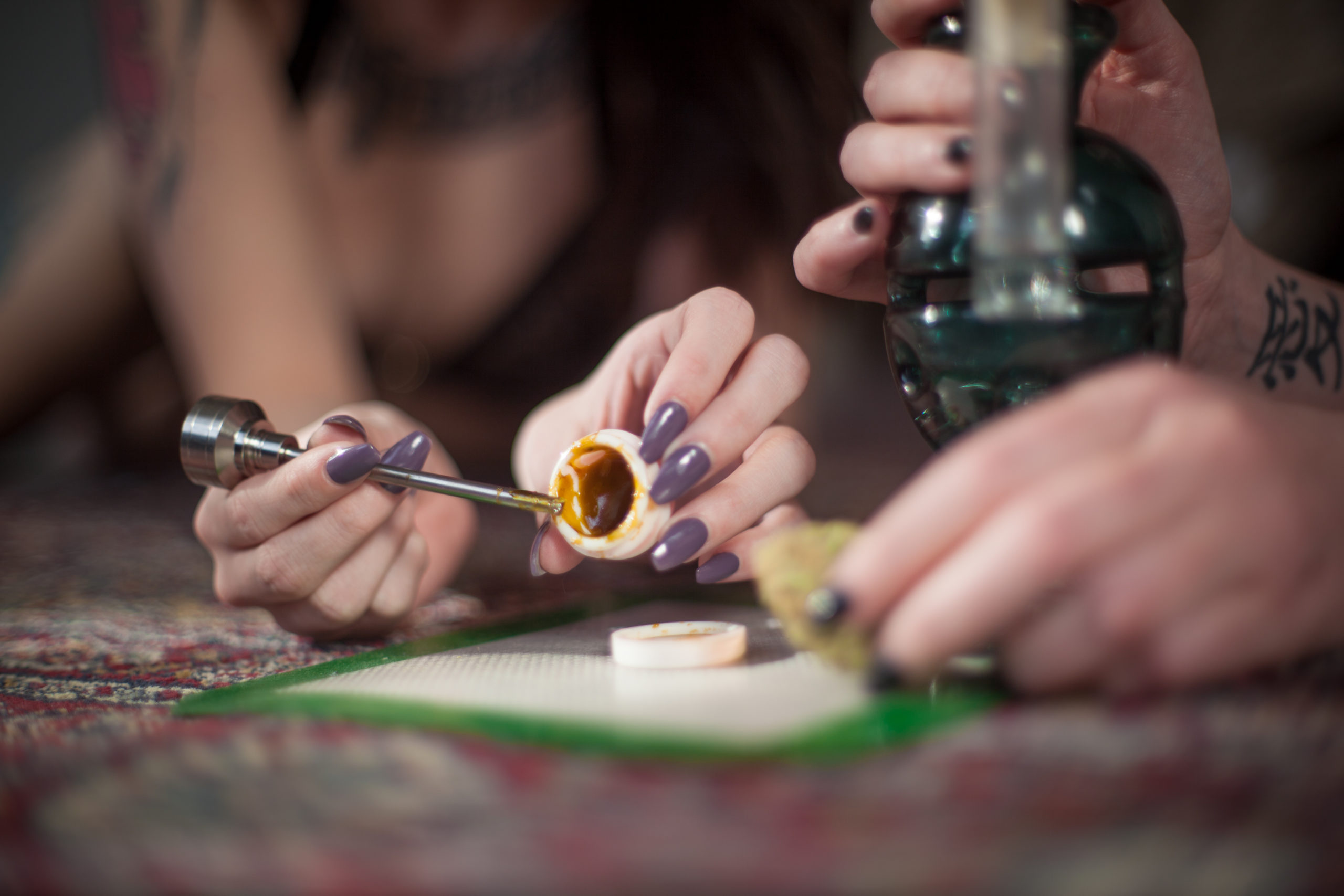 Why Cannabis Dabbing Is An Emerging Trend